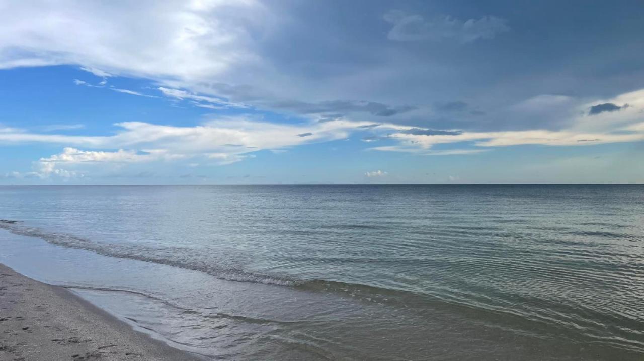 North Naples Vacation Home With Pool. 4 Bedrooms. Sleeps 10 מראה חיצוני תמונה